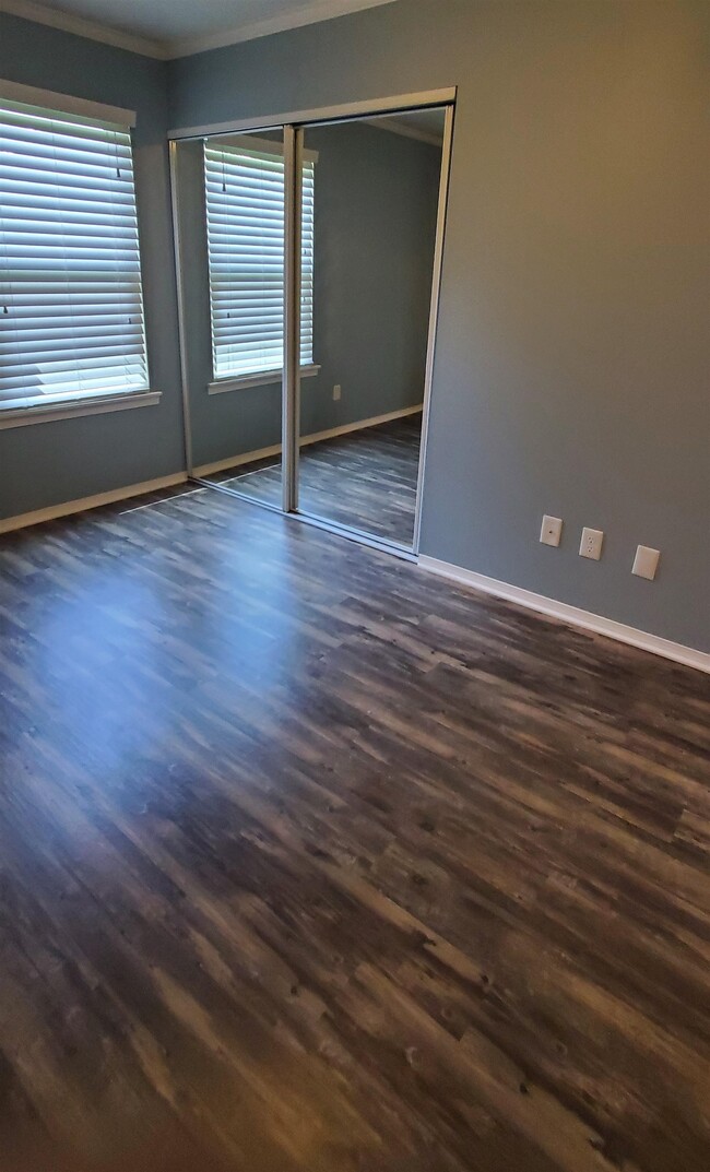 Building Photo - 2418 Haviland Dr