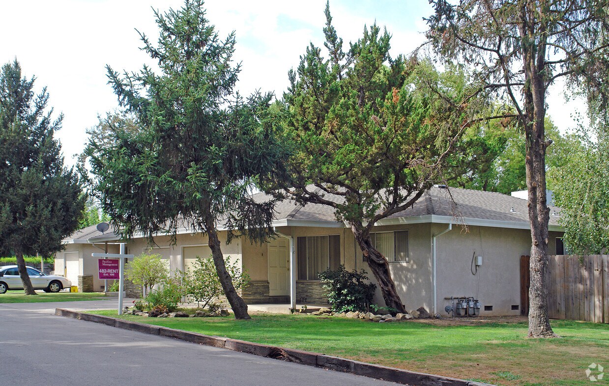 Primary Photo - 6104-6132 Villa Capri Ct