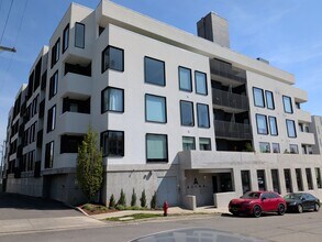 Building Photo - 806 Olympic St