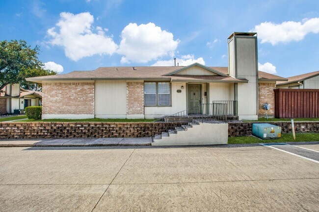 Foto del edificio - 2-Bedroom Condo in Garland - Private Patio...