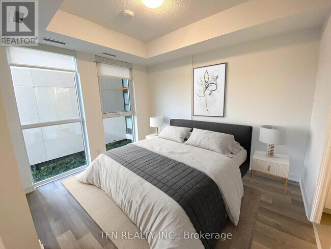 Photo du bâtiment - 1603 Eglinton Ave W
