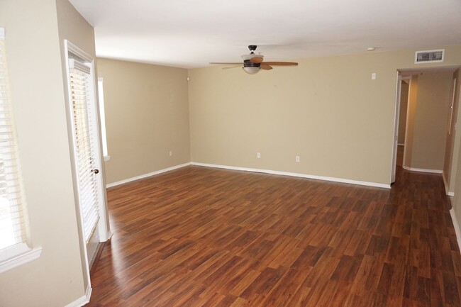 Foto del edificio - Residences at Sabal Point Spacious 2/2