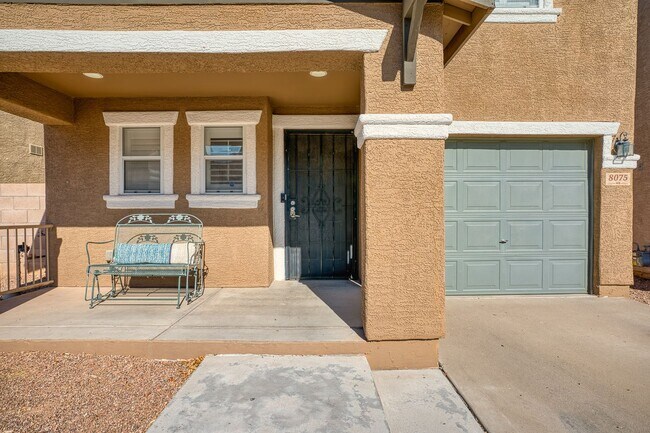 Building Photo - Lovely 3 Bedroom House in Desirable Area!