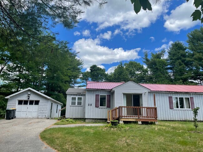 House with garage - 28 Pleasant Hill Rd