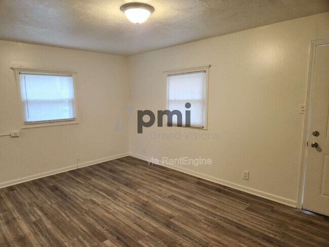 Foto del edificio - 840 W Wood St