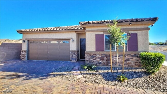 Building Photo - 5652 Redwood St