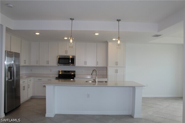 Building Photo - 5555 Double Eagle Cir