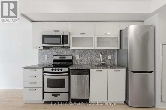 Building Photo - 36 Lisgar St