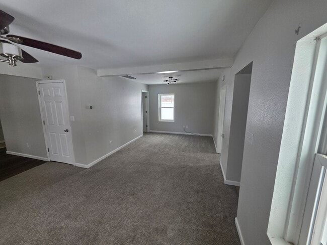 Building Photo - Beautiful 2bed/1bath