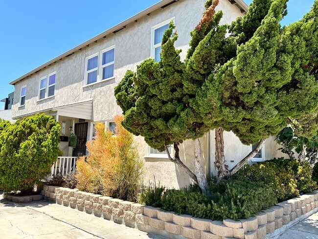 Building Photo - North Park - One Bedroom Apartment with 2-Car Garage.
