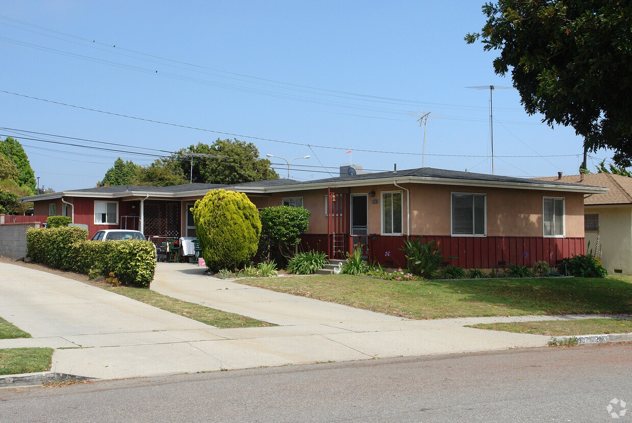 Primary Photo - 288-290 Estrella St