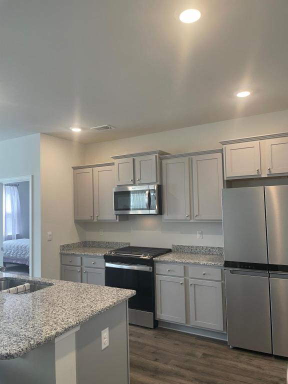 Building Photo - 870 Heritage Downs Dr