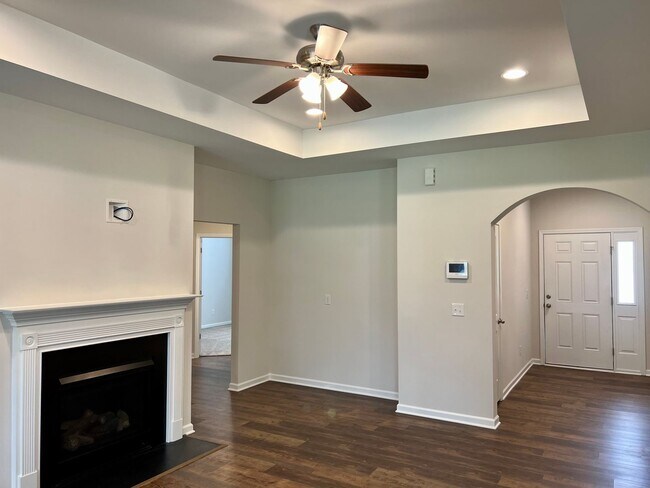 Foto del edificio - STUNNING HOME IN ELGIN'S WALNUT GROVE