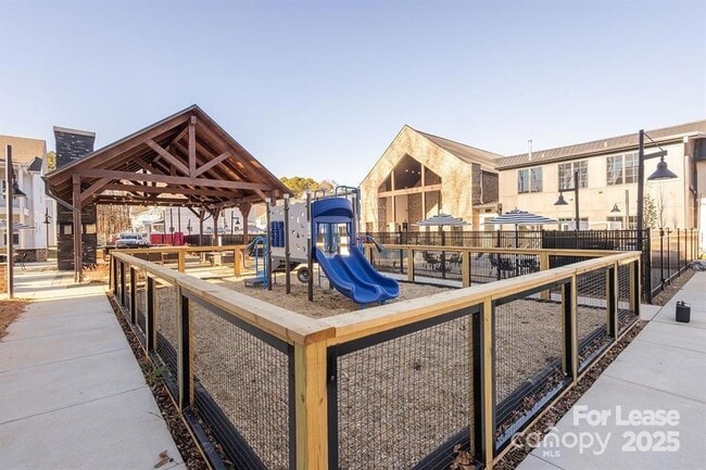 Building Photo - 3110 Doe River Wy