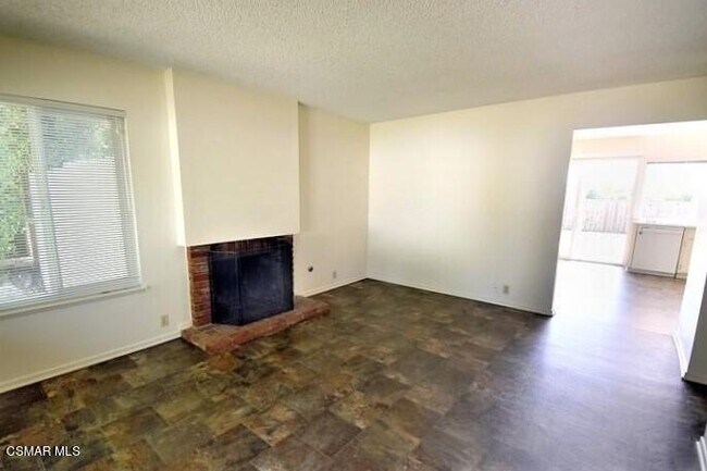 Building Photo - 2660 Briarwood Pl
