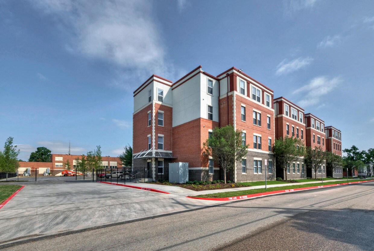 West Campus Lofts Rentals in Waco at 805 S 8th St Waco, TX