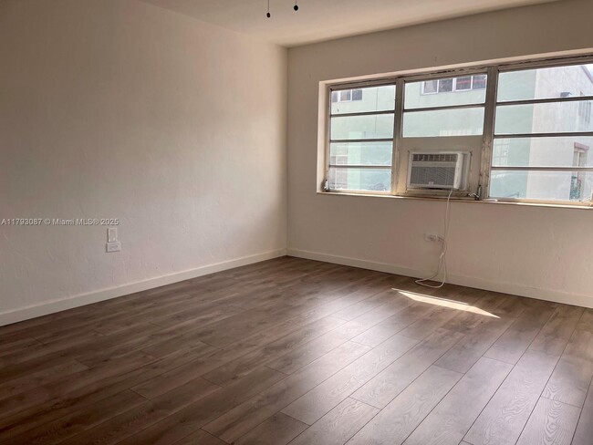 Foto del edificio - 740 SW 7th St