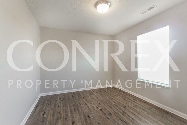 Foto del edificio - 2111-2112 12 Oaks Dr