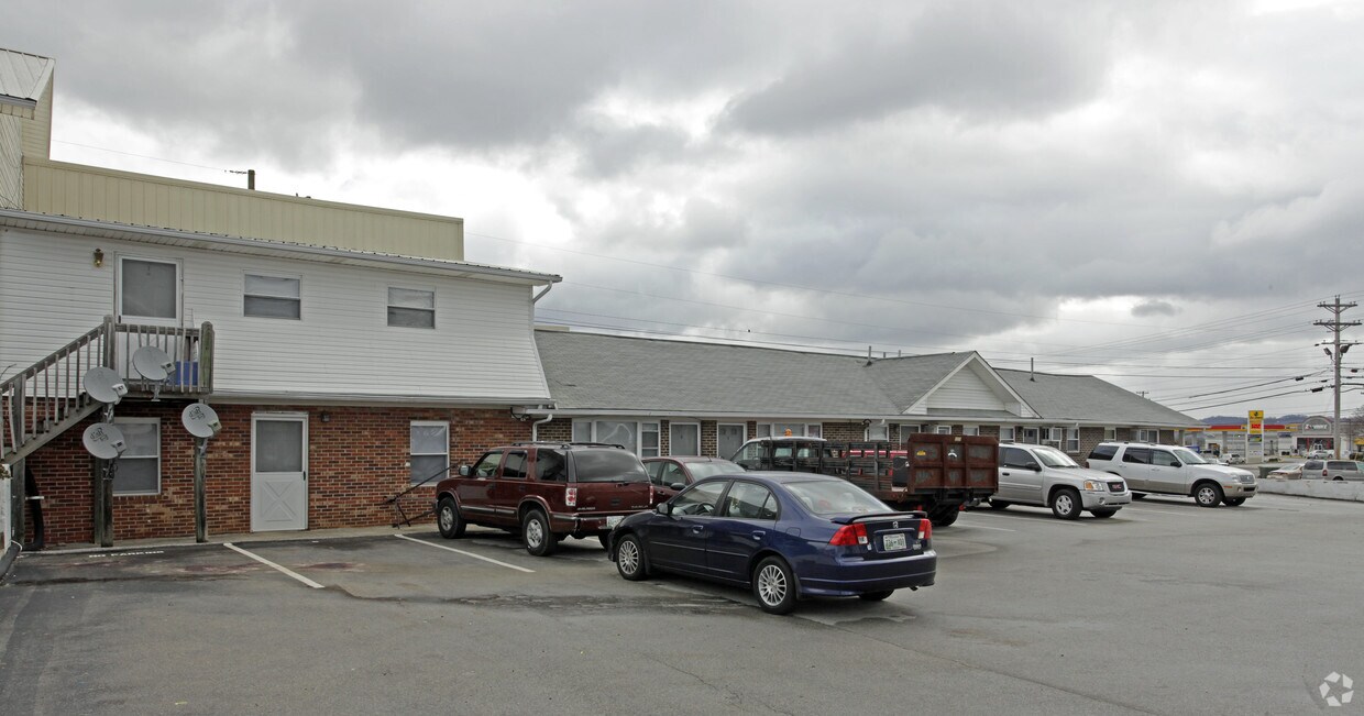 Building Photo - 618 Collinson Ford Rd