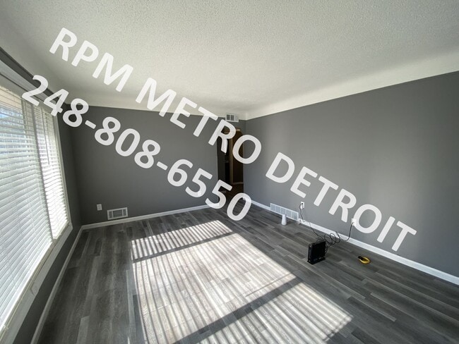 Building Photo - 28422 Parkwood St