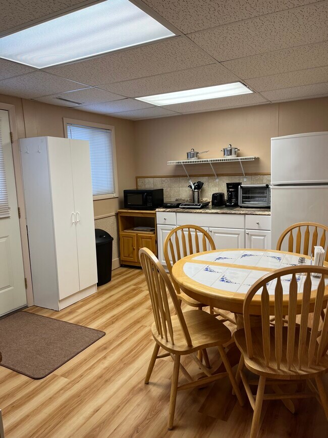 Foto del edificio - 4311 Edwinstowe Ave