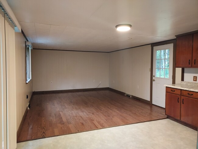 Building Photo - 370 Summer Hill Rd