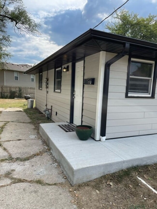 Building Photo - 1906 Gordon St