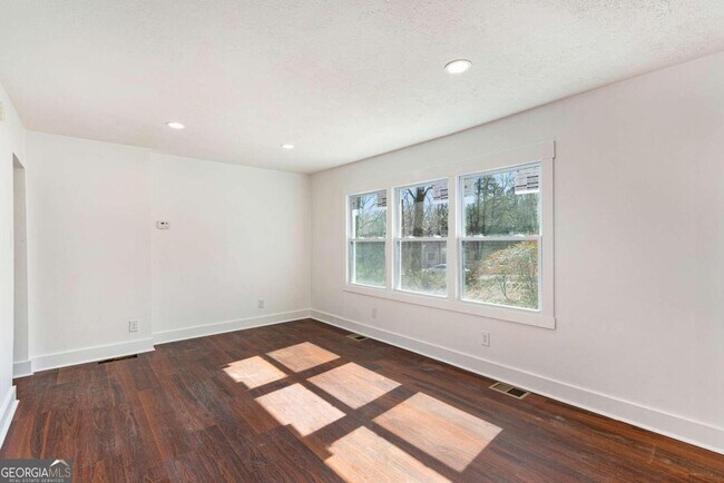 Foto del edificio - 4079 Sunset Dr SW