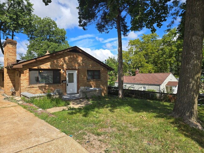 Foto del edificio - Affordable Comfort in a Great Location — 3BR/1BA Home Coming Soon!