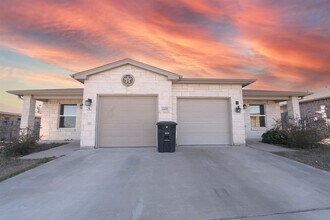 Building Photo - 208 Lowes Blvd