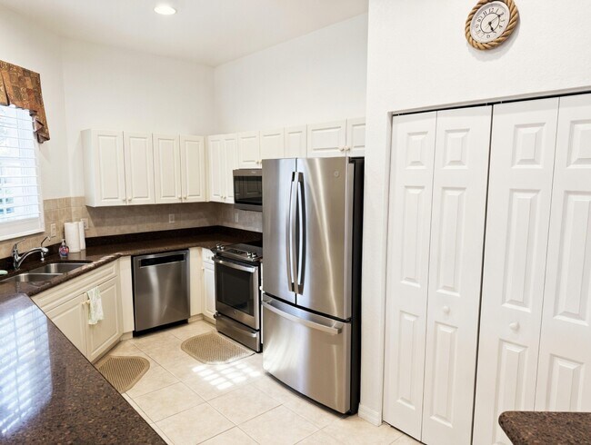 Foto del edificio - 1802 Triano Cir