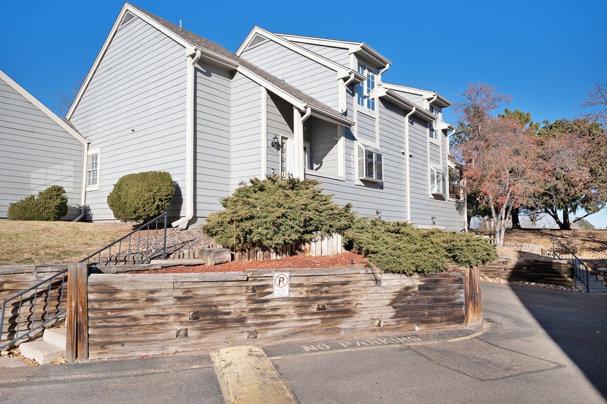 Foto principal - Large 3BR/3B Townhome back up to Heather R...