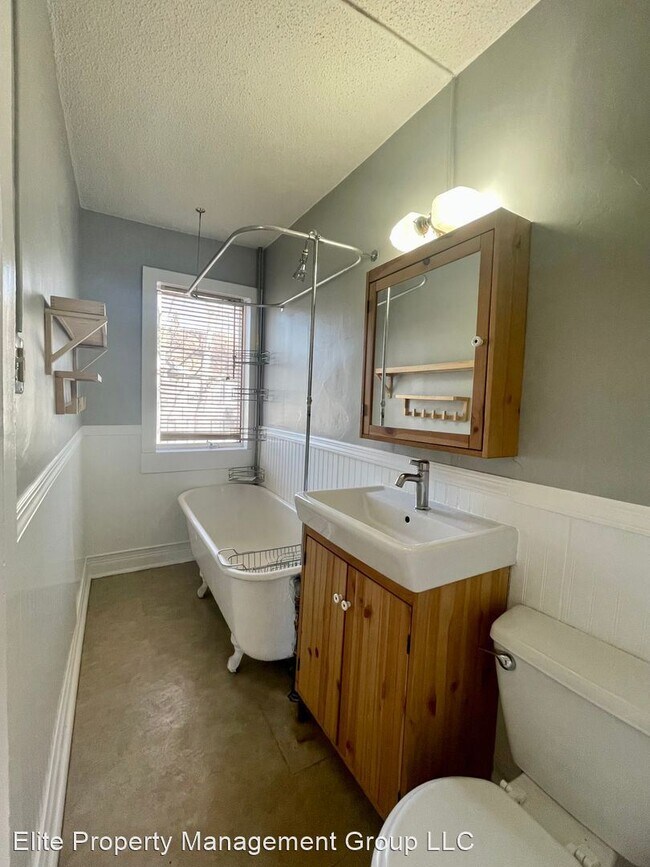 Foto del edificio - 3 br, 1 bath House - 2121 11th Ave South