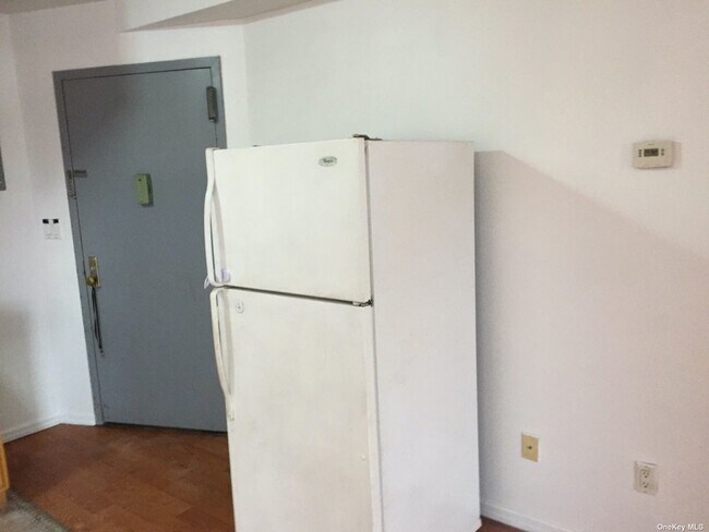 Foto del edificio - 132-12 Pople Ave