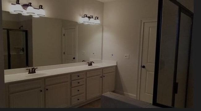 Building Photo - 235 Broadmoor Dr
