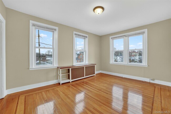 Foto del edificio - 47 Rossiter Ave