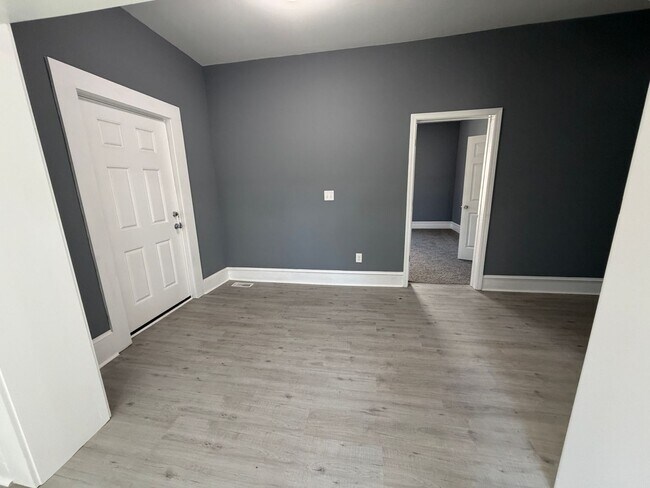 Foto del edificio - Amazing 7 Bedroom 2 bathroom updated home for rent in Burlington, NC