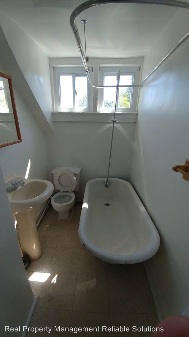 Building Photo - 2207 Chelsea Ter