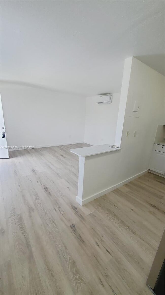 Building Photo - 4450 SW 67th Ave