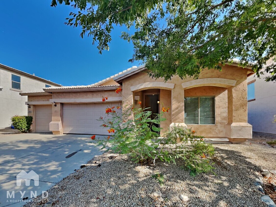 Primary Photo - 390 E Saddle Way