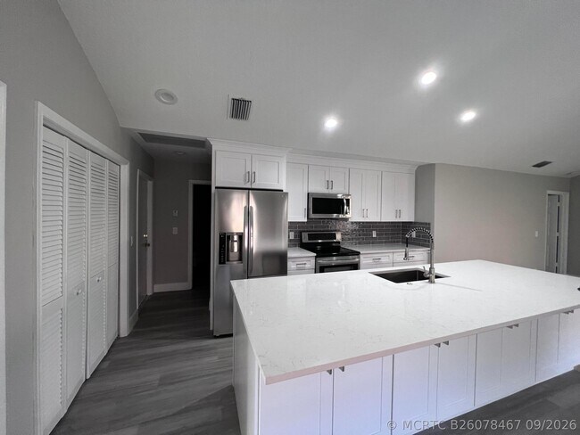 Foto del edificio - 1596 Hawthorne Pl