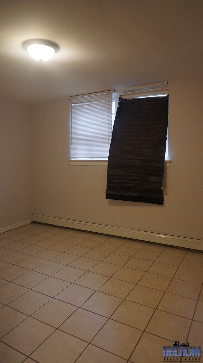 Building Photo - 48 Carteret St
