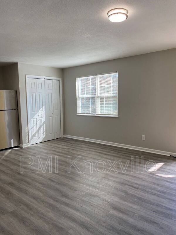 Building Photo - 123 Ingersoll Ave