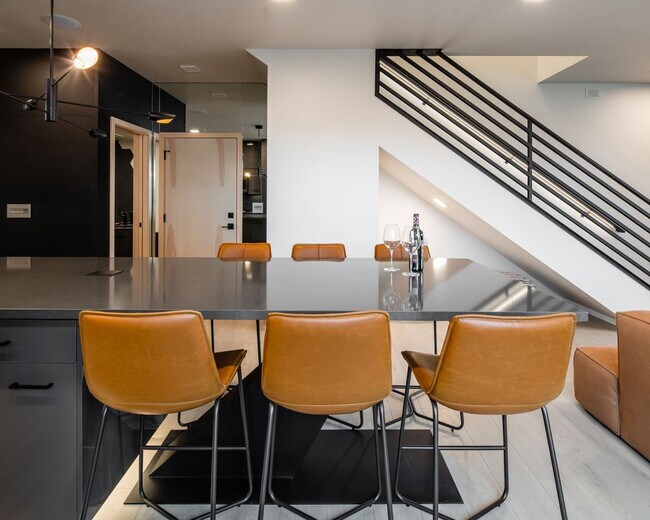 Foto del edificio - Modern Fully Furnished Condo for Rent- Minutes from the Hospital and Downtown Bozeman