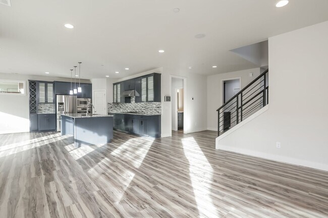 Foto del edificio - Spacious 5-Bedroom Home for Rent in Martha Lake – Lynnwood