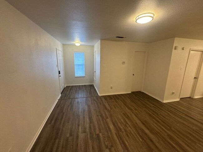 Foto del edificio - 2806 James Rd