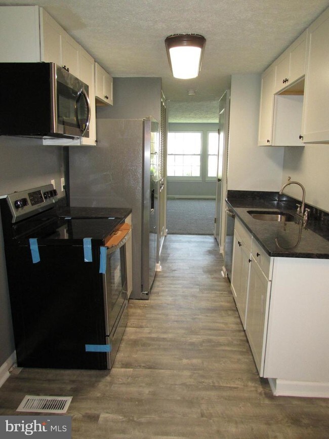 Building Photo - 4407 Hallfield Manor Dr