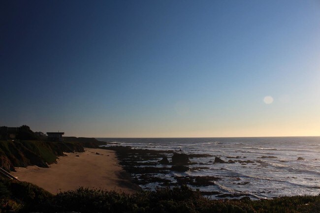 Building Photo - 2 bedroom in Pescadero CA 94060