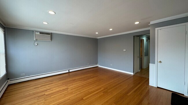 Foto del edificio - 6118 W Gunnison St