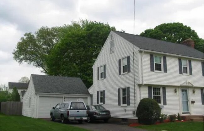 Foto del edificio - 90 Birchwood Rd